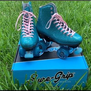 ✨NEW✨Authentic Stardust Roller Skates